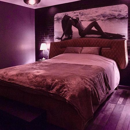 Suite avec Jacuzzi et Sauna Privée Évreux Esterno foto