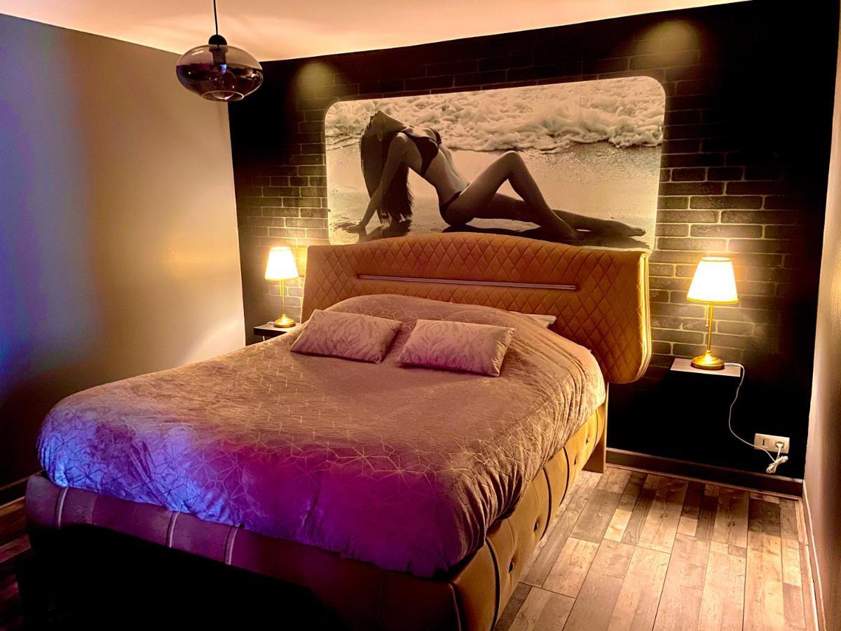 Suite avec Jacuzzi et Sauna Privée Évreux Esterno foto